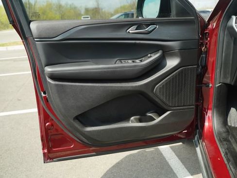 Used 2024 Jeep Grand Cherokee L Laredo image 14