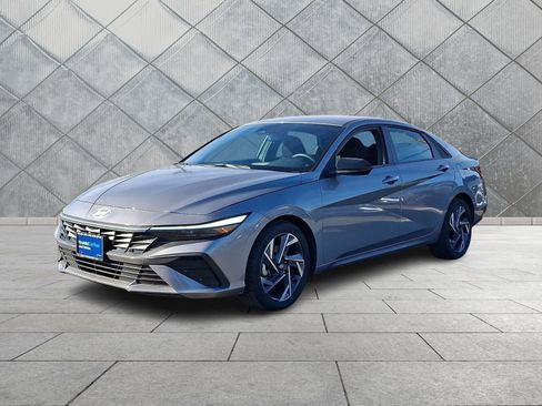 Certified 2025 Hyundai Elantra Sport image 3