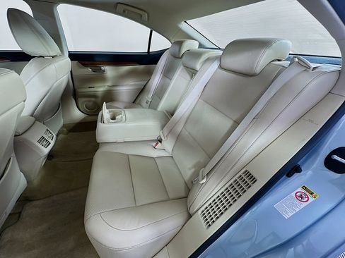 Used 2014 Lexus ES 300h w/ Luxury Package w/Bamboo Trim FWD image 25
