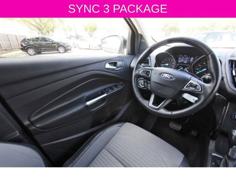 Used 2018 Ford Escape SE w/ SE Sport Appearance Package image 9