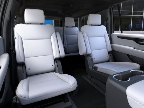 New 2026 Chevrolet Suburban Premier w/ Sun And Tow Package AWD/4WD image 17