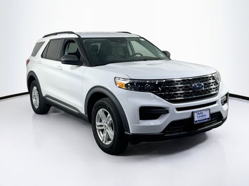 Used 2021 Ford Explorer XLT image 3