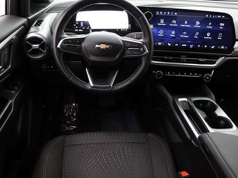 Used 2025 Chevrolet Equinox EV LT w/ Comfort Package image 17