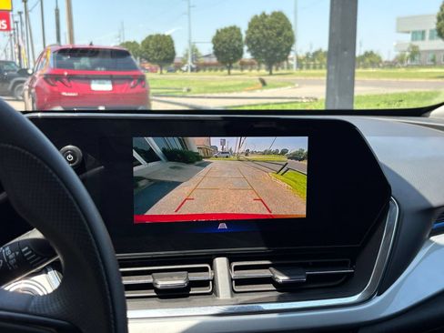 Used 2025 Chevrolet Trax LT FWD image 21
