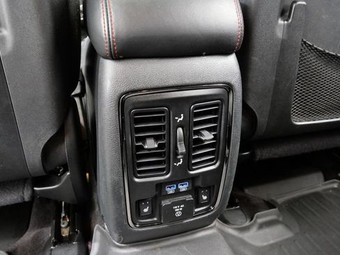 Used 2018 Dodge Durango R/T w/ Technology Group RWD image 20