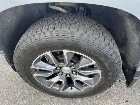 Used 2024 Chevrolet Silverado 1500 LT image 2