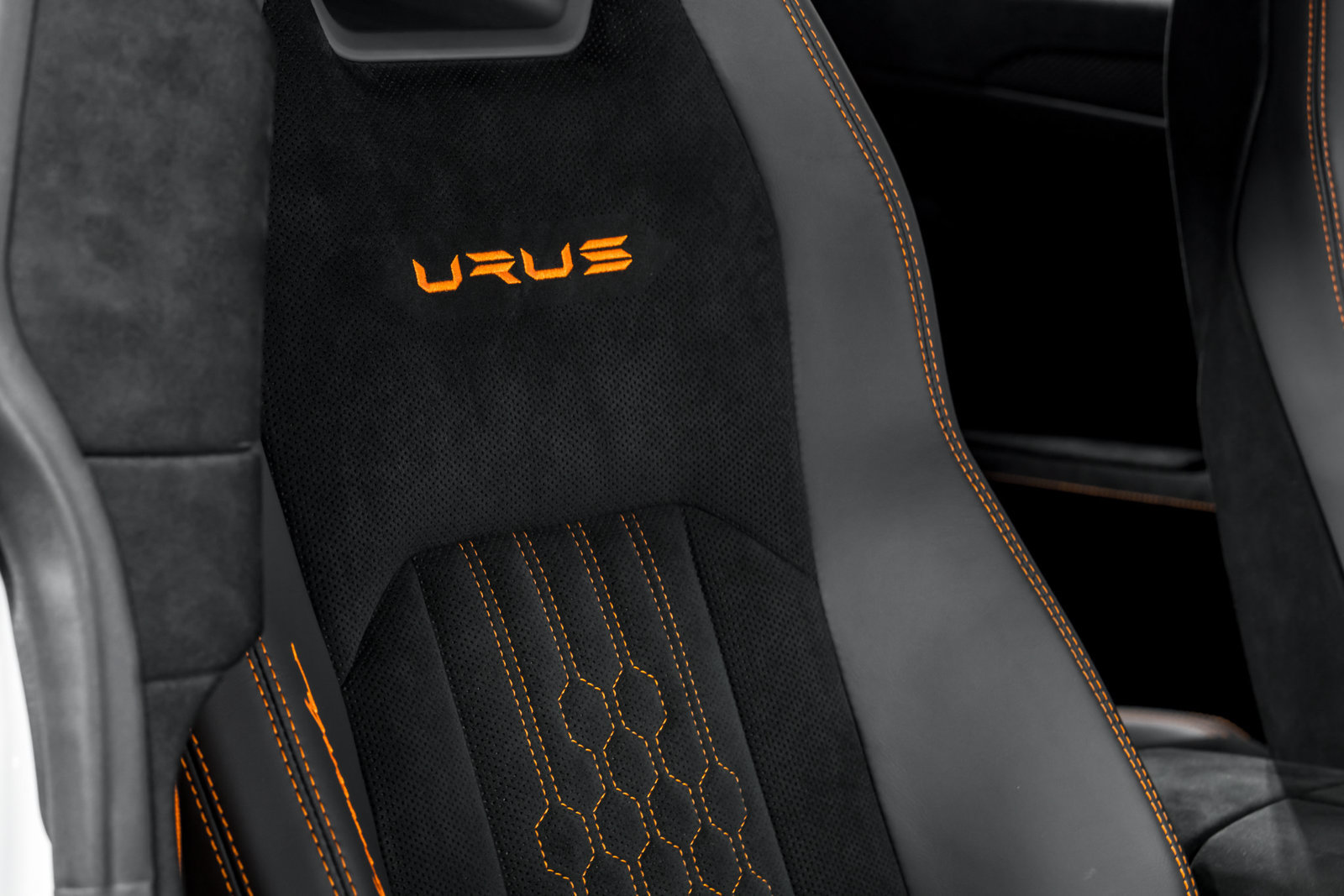 Used 2024 Lamborghini Urus Performante AWD/4WD image 42