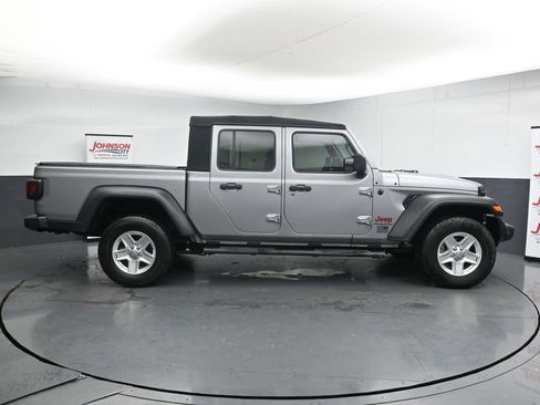 Used 2020 Jeep Gladiator Sport w/ Quick Order Package 24S AWD/4WD image 9