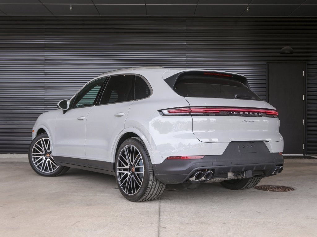 Certified 2026 Porsche Cayenne AWD/4WD image 3