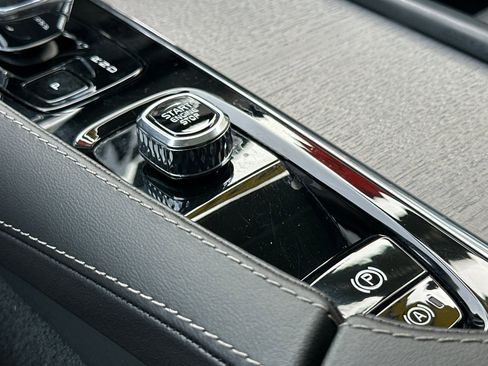 Certified 2025 Volvo XC90 T8 Ultra w/ Protection Package Premier image 26