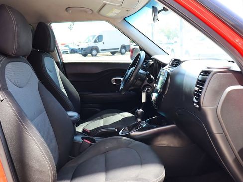 Used 2018 Kia Soul + FWD image 34
