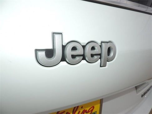 Used 2025 Jeep Grand Cherokee L Limited image 18