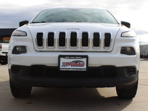 Used 2017 Jeep Cherokee Sport w/ Cold Weather Group image 9