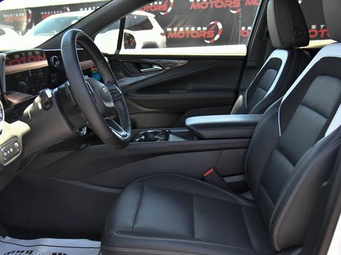 Used 2024 Chevrolet Blazer EV LT AWD/4WD image 17
