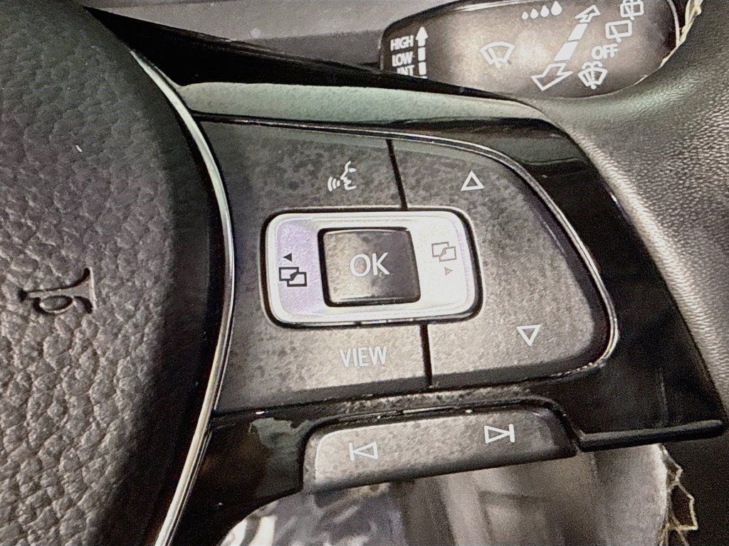 Used 2021 Volkswagen Tiguan SE AWD/4WD image 14