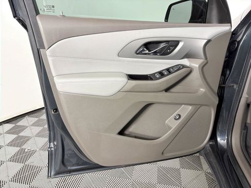 Certified 2020 Chevrolet Traverse LT FWD image 8