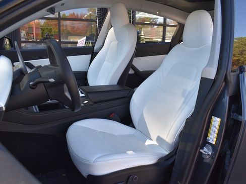 Used 2021 Tesla Model Y Long Range image 23