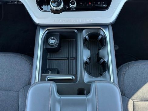 Used 2025 Ford Expedition Active image 31