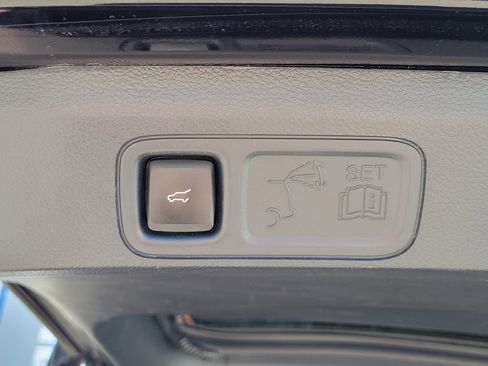 Used 2024 Ford Expedition XLT image 13