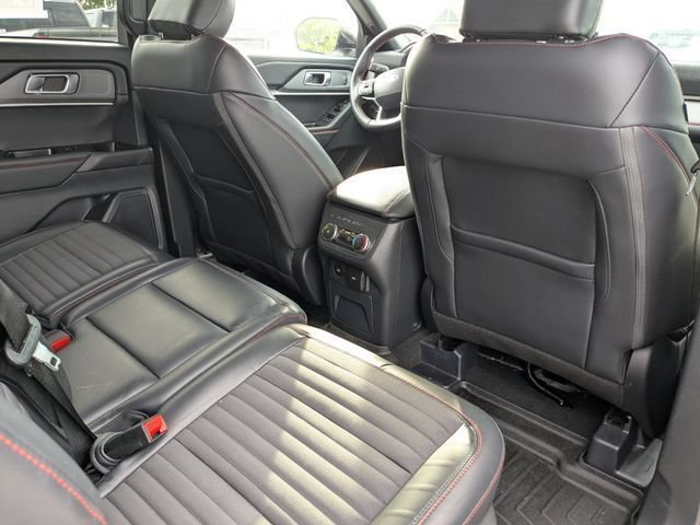 Used 2025 Ford Explorer ST-Line w/ ST-Line Street Pack AWD/4WD image 18