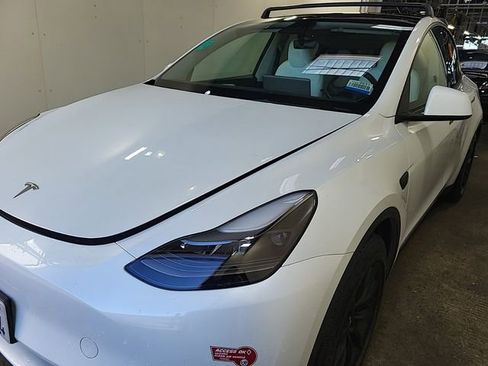 Used 2023 Tesla Model Y Long Range AWD/4WD image 1