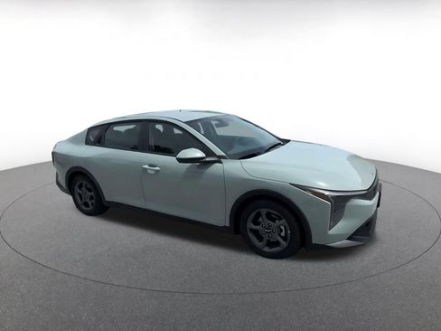 Used 2025 Kia K4 FWD image 2