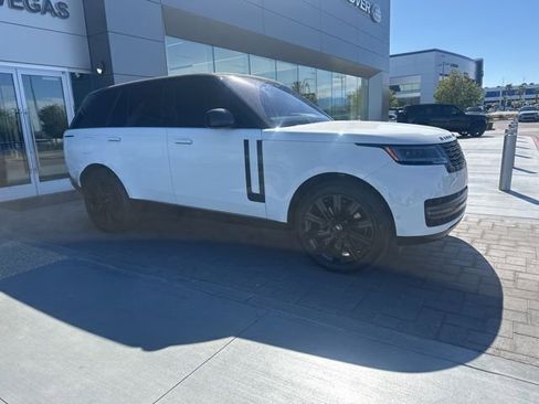 Certified 2023 Land Rover Range Rover SE image 3