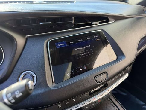 Used 2023 Cadillac XT4 Luxury w/ Cold Weather Package AWD/4WD image 32