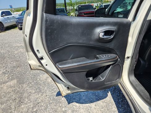 Certified 2018 Jeep Compass Latitude w/ Popular Equipment Group image 27