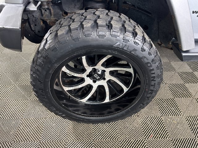 Used 2015 Jeep Wrangler Unlimited Sahara w/ Connectivity Group AWD/4WD image 10