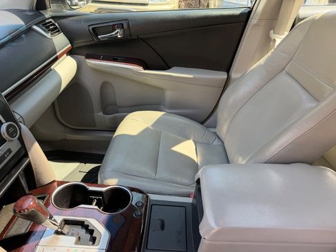 Used 2014 Toyota Camry XLE image 12