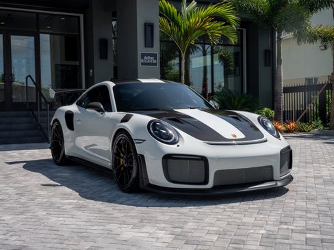 Used 2018 Porsche 911 GT2 RS RWD image 2