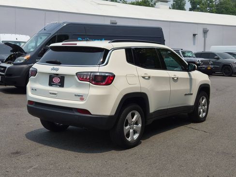 Used 2019 Jeep Compass Latitude w/ Popular Equipment Group AWD/4WD image 3