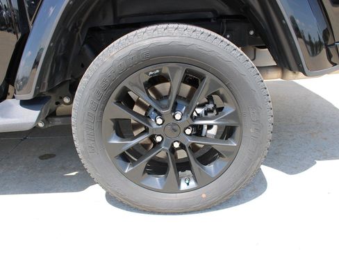 Used 2023 Jeep Gladiator Overland AWD/4WD image 11