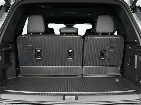 New 2026 Chevrolet Traverse LT w/ Driver Confidence Package AWD/4WD image 8