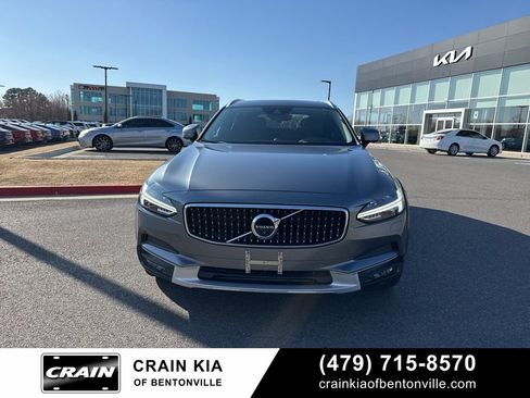 Used 2017 Volvo V90 T6 Cross Country image 7