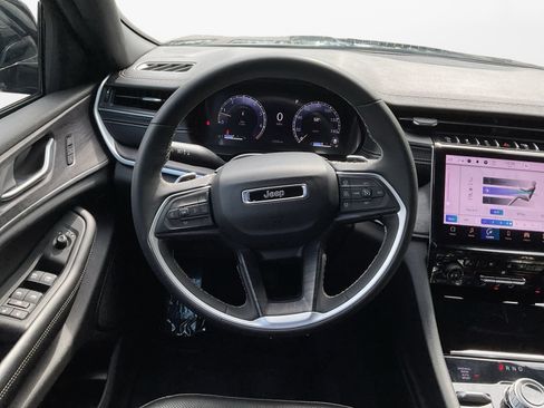 Used 2024 Jeep Grand Cherokee Limited w/ Luxury Tech Group II AWD/4WD image 12