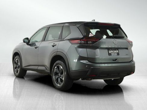 Used 2025 Nissan Rogue SV image 3