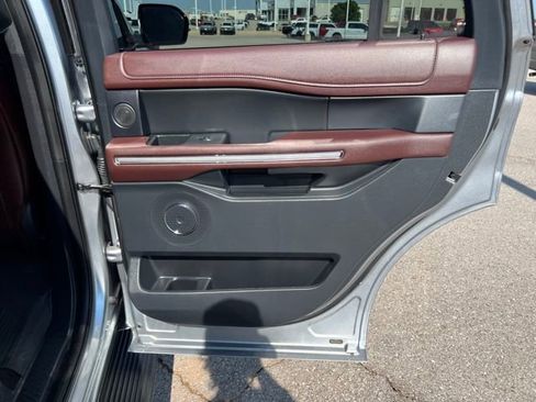 Used 2024 Ford Expedition Limited image 16