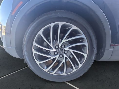 Used 2019 Lincoln Nautilus Reserve image 14