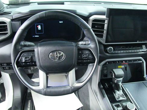 Used 2024 Toyota Sequoia Platinum AWD/4WD image 19