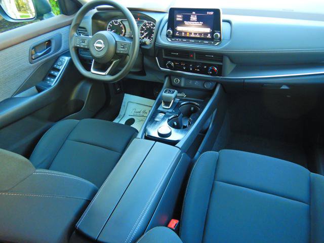 Used 2023 Nissan Rogue S AWD/4WD image 16