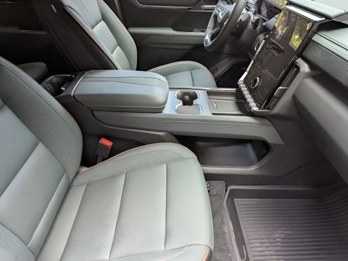 New 2026 GMC Acadia AT4 w/ Super Cruise Package image 19