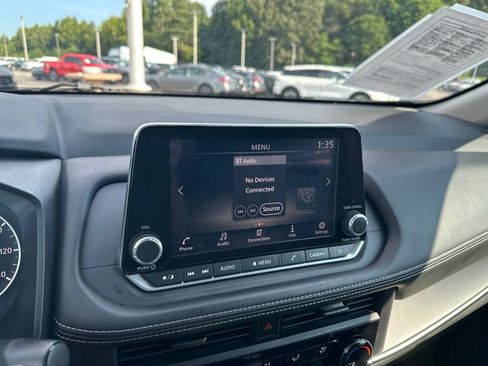 Used 2025 Nissan Rogue S FWD image 20