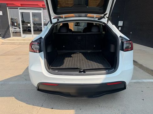 Used 2022 Tesla Model Y Long Range AWD/4WD image 22