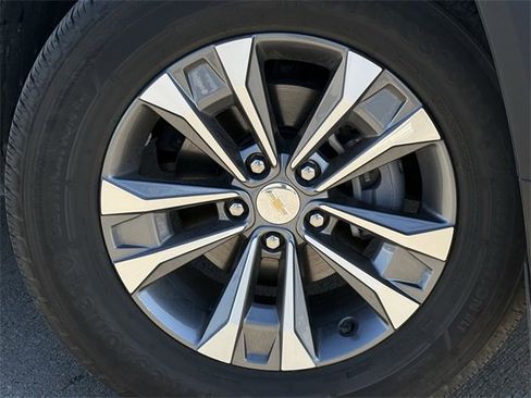 New 2026 Chevrolet Equinox LT w/ Convenience Package II image 9