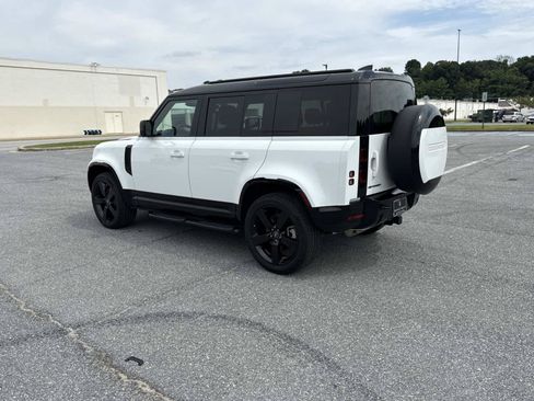 Used 2025 Land Rover Defender 110 X-Dynamic SE AWD/4WD image 11