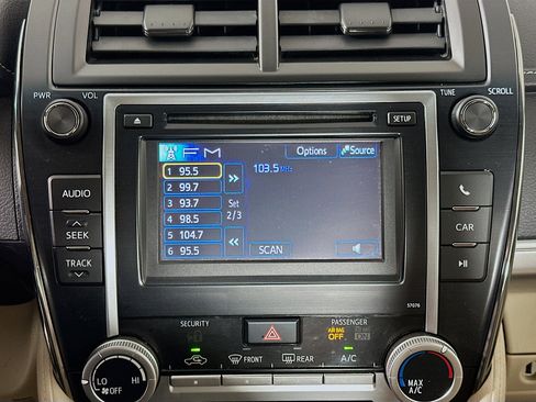 Used 2013 Toyota Camry LE image 19