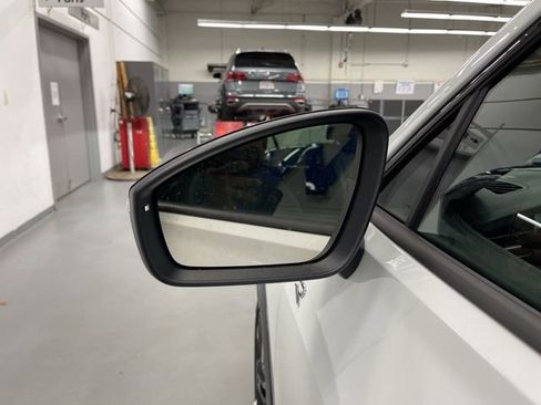 New 2026 Volkswagen Tiguan SE R-Line image 8