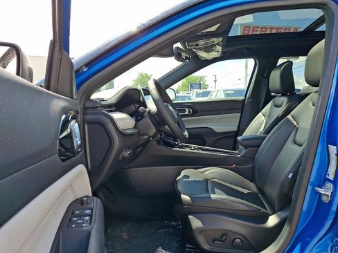 New 2026 Jeep Compass Limited w/ Sun, Sound & Navigation Group AWD/4WD image 9